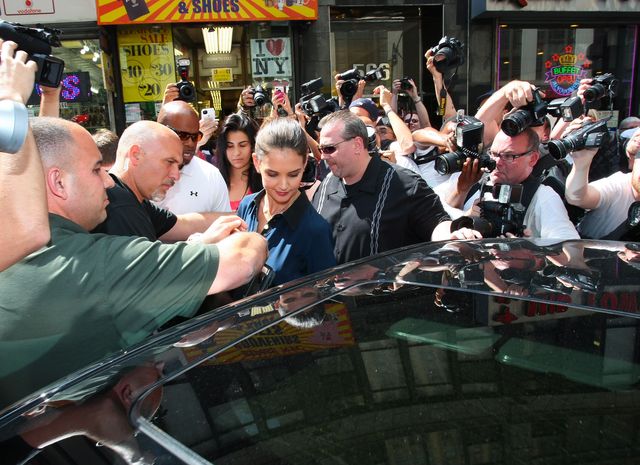 Katie Holmes - publiczne wyjście po ogłoszeniu rozwodu Katie Holmes - publiczne wyjście po ogłoszeniu rozwodu