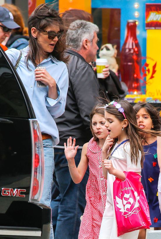 Katie Holmes nie ma czasu na zafarbowanie siwych włosów?FOTO