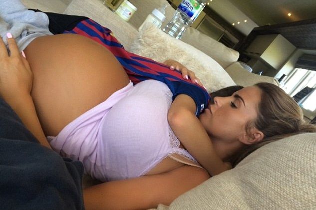 Kto pochwalił się ciążowym brzuszkiem? (FOTO)