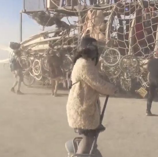 Filmik Katy Perry wprawia w osłupienie (FOTO)