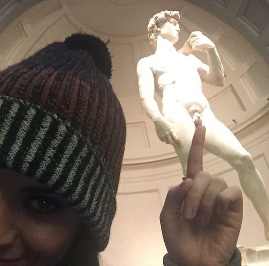 Katy Perry odwiedziła Oświęcim (FOTO) Katy Perry odwiedziła Oświęcim (FOTO)