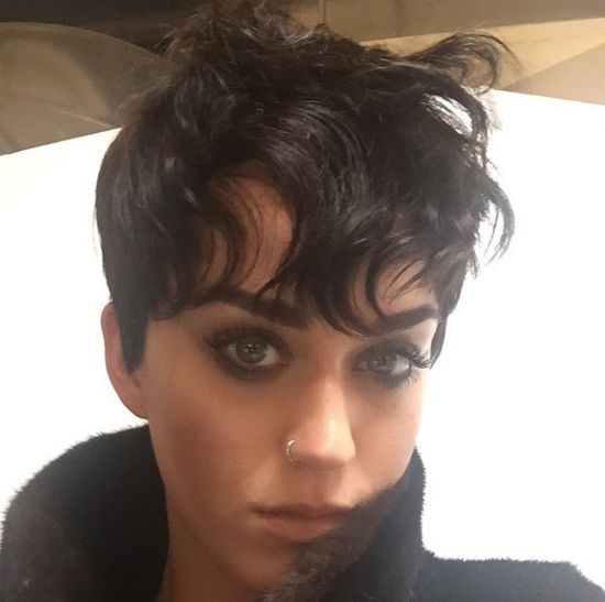 Katy Perry skrzywdziła się fryzurą (FOTO)