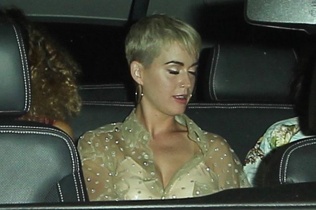 Jak Katy Perry ubrała się na kolację z Robertem Pattinsonem? (ZDJĘCIA)