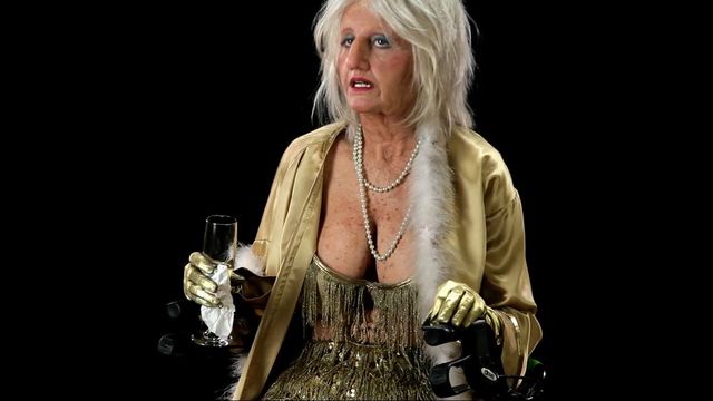 Nie zgadniecie, która gwiazda kryje się za tym kostiumem