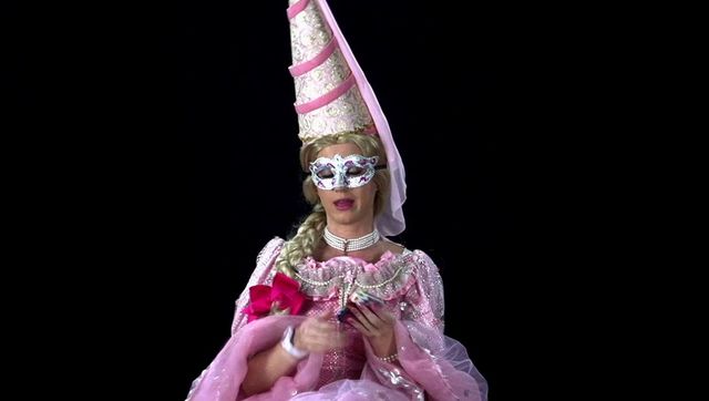 Nie zgadniecie, która gwiazda kryje się za tym kostiumem