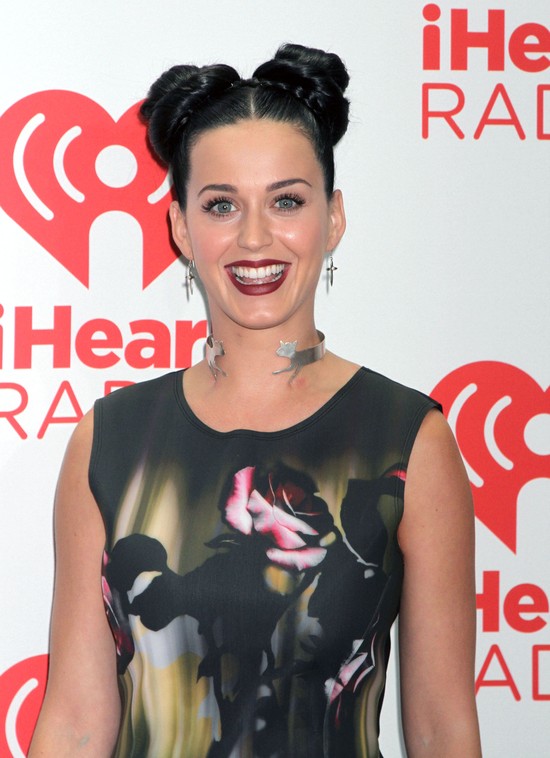 Pijani Robert Pattinson i Katy Perry śpiewają razem karaoke 