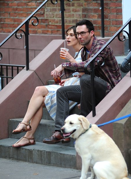 Keira Knightley za rączkę z Adamem Levine (FOTO)