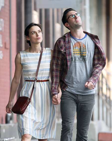 Keira Knightley za rączkę z Adamem Levine (FOTO)