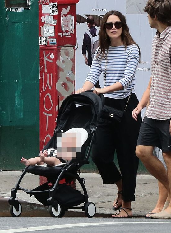 Keira Knightley na spacerze z córeczką (FOTO) Keira Knightley na spacerze z córeczką (FOTO)