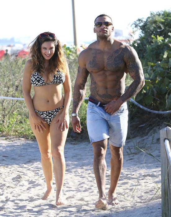 Kelly Brook i jej nowy chłopak na pierwszym urlopie