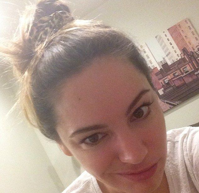 Co powiecie na Kelly Brook bez makijażu? (FOTO)