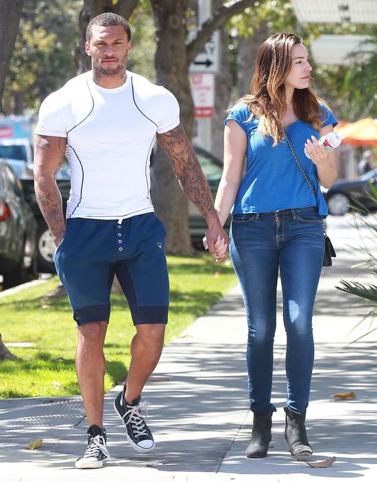 Kelly Brook zmienia styl? (FOTO) Kelly Brook zmienia styl? (FOTO)