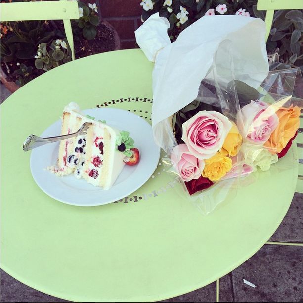 Kelly Brook gra z nami w kotka i myszkę (FOTO)