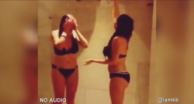 Kelly Brook pochwaliła się video spod prysznica (VIDEO)