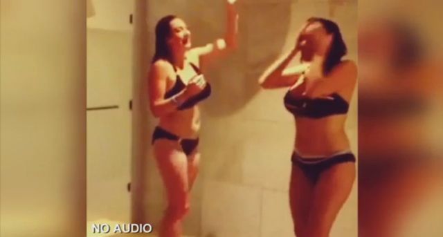 Kelly Brook pochwaliła się video spod prysznica (VIDEO)