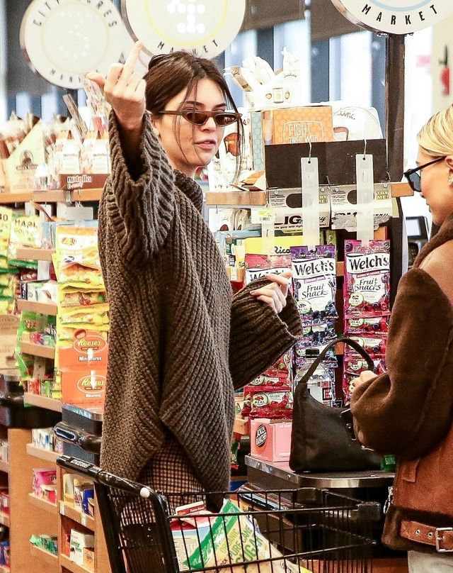 Kendall Jenner nie dba o Twoją sympatię (ZDJĘCIA)