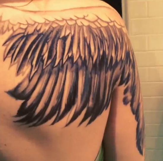 Olbrzymi tatuaż na plecach i ramieniu Kendall Jenner (FOTO)