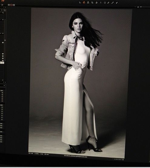 Kendall Jenner robi sobie zdjęcia w wannie (FOTO) Kendall Jenner robi sobie zdjęcia w wannie (FOTO)