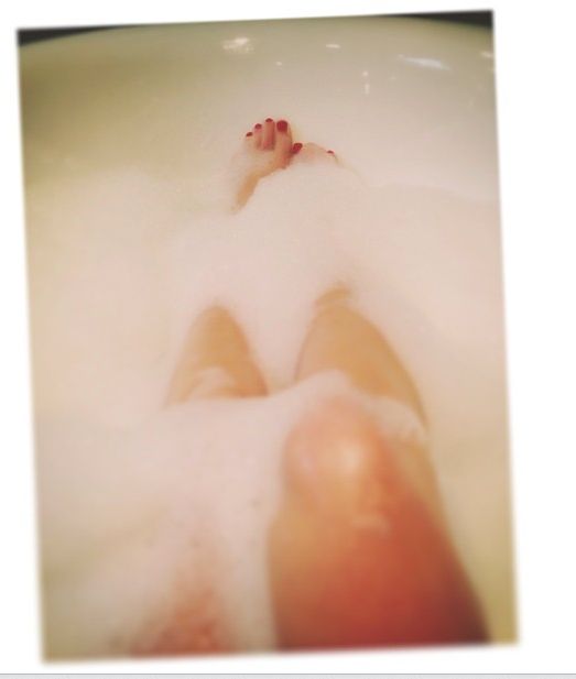 Kendall Jenner robi sobie zdjęcia w wannie (FOTO)   