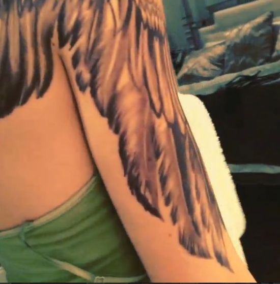 Olbrzymi tatuaż na plecach i ramieniu Kendall Jenner (FOTO)