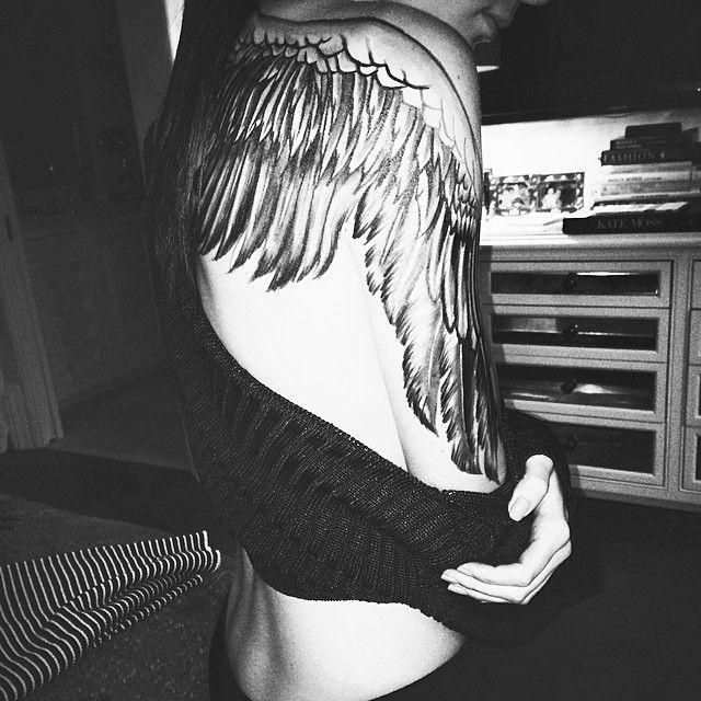 Olbrzymi tatuaż na plecach i ramieniu Kendall Jenner (FOTO)