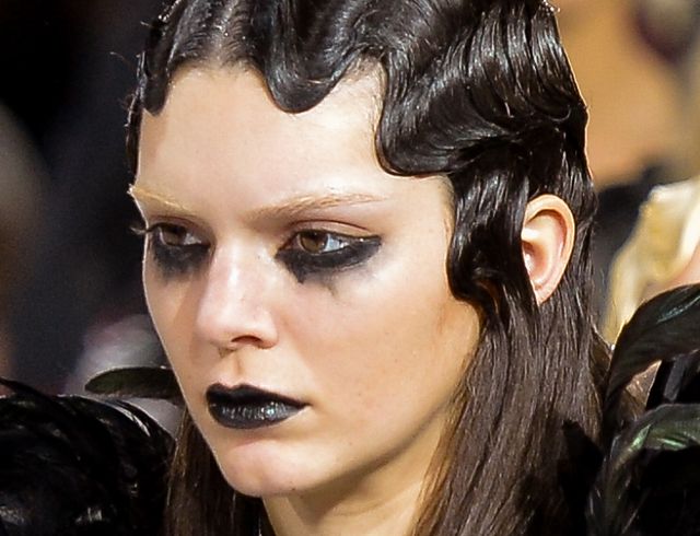 To straszne! Kendall Jenner została bez brwi!