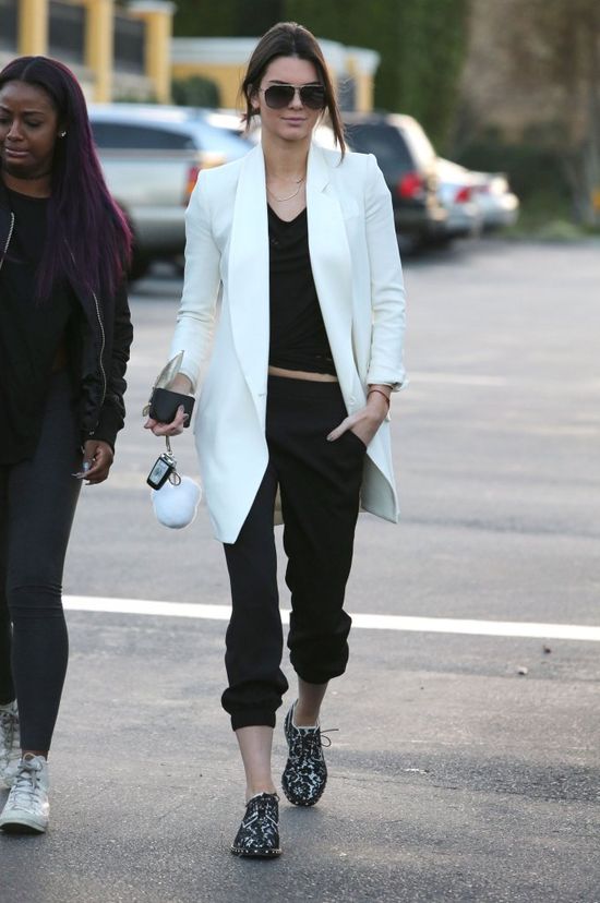 Kendall Jenner eksperymentuje ze stylem (FOTO)