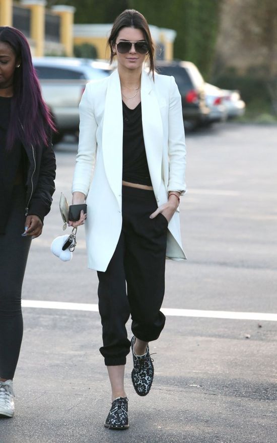 Kendall Jenner eksperymentuje ze stylem (FOTO)