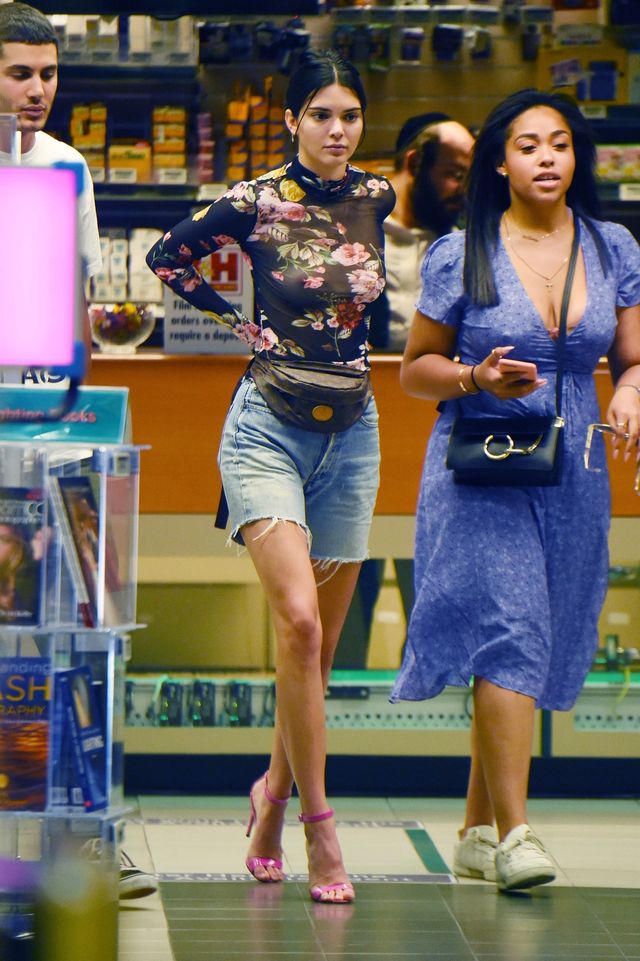 Papprazzi wyprowadzili Kendall Jenner z równowagi Papprazzi wyprowadzili Kendall Jenner z równowagi