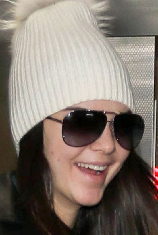 Kendall Jenner ukrywa trądzik przed paparazzi (FOTO) Kendall Jenner ukrywa trądzik przed paparazzi (FOTO)