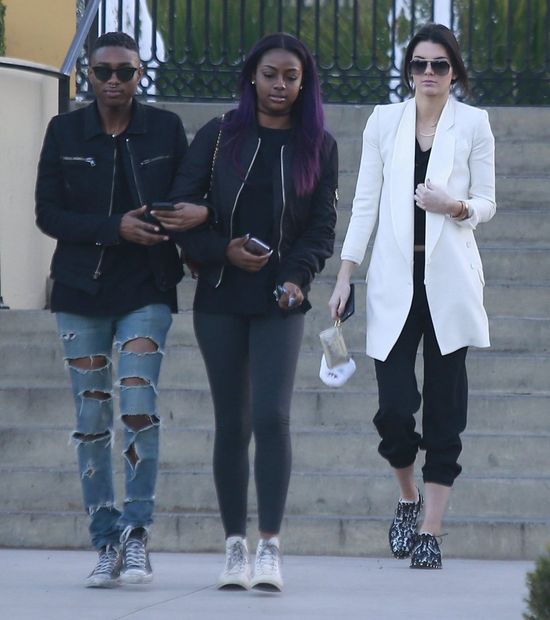 Kendall Jenner eksperymentuje ze stylem (FOTO)