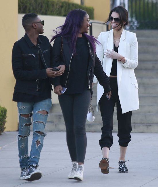 Kendall Jenner eksperymentuje ze stylem (FOTO)