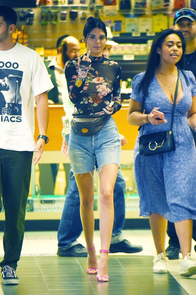 Papprazzi wyprowadzili Kendall Jenner z równowagi Papprazzi wyprowadzili Kendall Jenner z równowagi