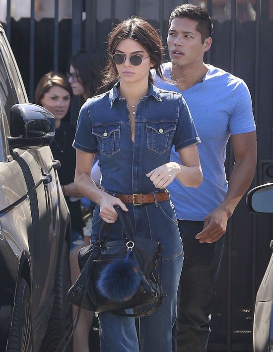 To najmniej seksowny strój Kendall Jenner? (FOTO)