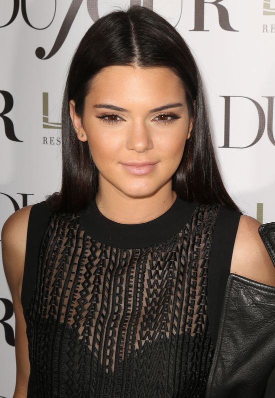 Jennerki jak mimozy na czerwonym dywanie (FOTO)