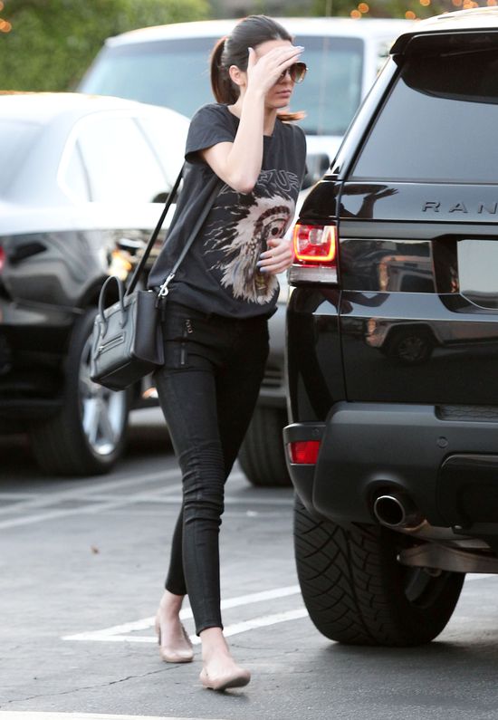 Kolejny ciężki dzień z życia Kendall i Kylie Jenner (FOTO) Kolejny ciężki dzień z życia Kendall i Kylie Jenner (FOTO)