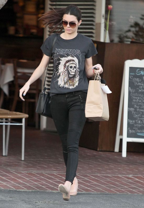 Kolejny ciężki dzień z życia Kendall i Kylie Jenner (FOTO) Kolejny ciężki dzień z życia Kendall i Kylie Jenner (FOTO)