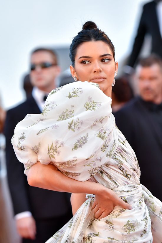 Dermatolog Kendall Jenner mówi coś ważnego o jej skórze