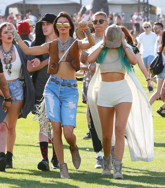 Tak bawiły sie siostry Jenner na Coachelli (FOTO) Tak bawiły sie siostry Jenner na Coachelli (FOTO)