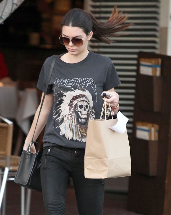 Kolejny ciężki dzień z życia Kendall i Kylie Jenner (FOTO) Kolejny ciężki dzień z życia Kendall i Kylie Jenner (FOTO)