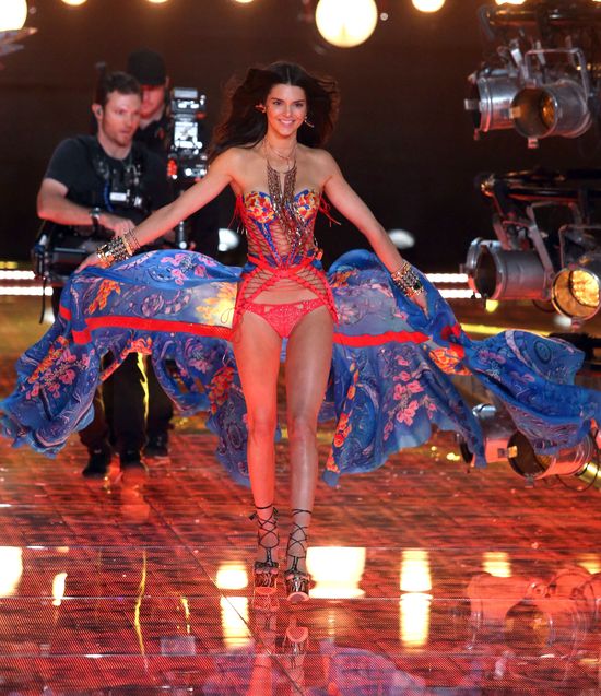 Po show telefon Kendall Jenner nie przestaje dzwonić? Po show telefon Kendall Jenner nie przestaje dzwonić?