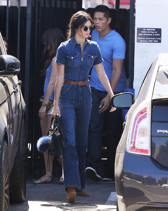 To najmniej seksowny strój Kendall Jenner? (FOTO)