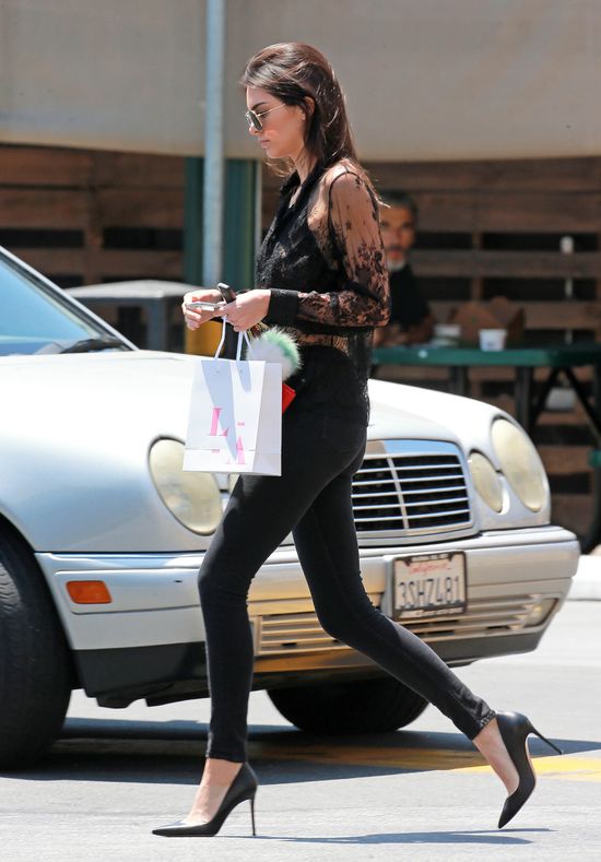 Słabość do prześwitów jest u nich rodzinna (FOTO) Słabość do prześwitów jest u nich rodzinna (FOTO)