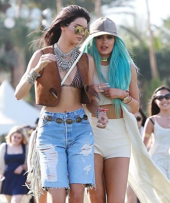 Tak bawiły sie siostry Jenner na Coachelli (FOTO) Tak bawiły sie siostry Jenner na Coachelli (FOTO)