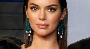 Kendall Jenner w NIEZWYKŁEJ sukience na Vanity Fair Oscar Party (ZDJĘCIA) Kendall Jenner w NIEZWYKŁEJ sukience na Vanity Fair Oscar Party (ZDJĘCIA)