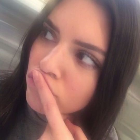 Kendall Jenner śmieje się z siostry? (VIDEO) Kendall Jenner śmieje się z siostry? (VIDEO)