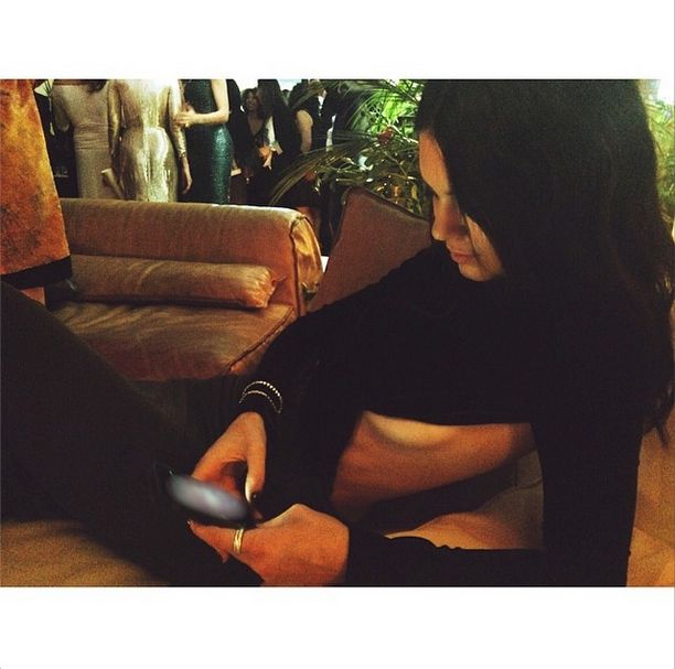 Kendall Jenner błysnęła biustem (FOTO)