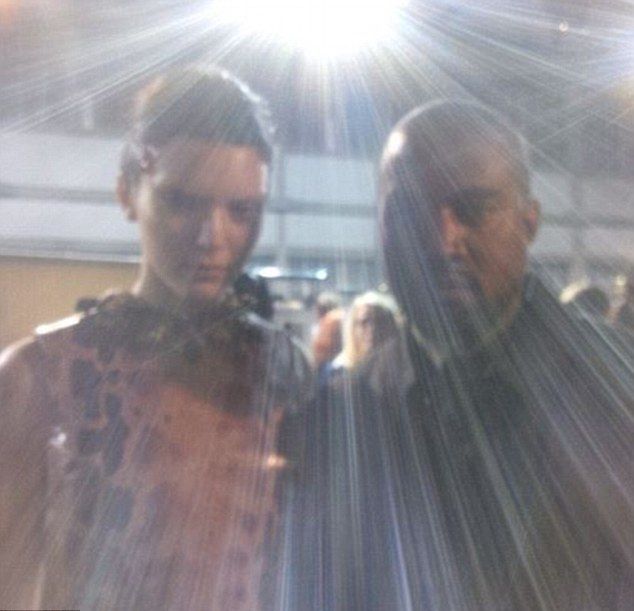 Kiedy Kim Kardashian bawiła się na Oscarach... (FOTO)