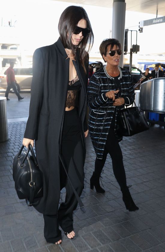 Co tam trądzik! Spójrzcie na dekolt Kendall Jenner (FOTO)