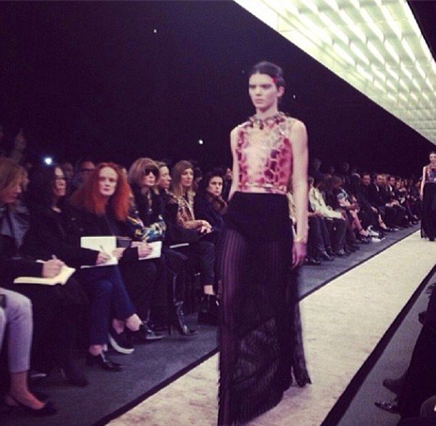 Kiedy Kim Kardashian bawiła się na Oscarach... (FOTO)